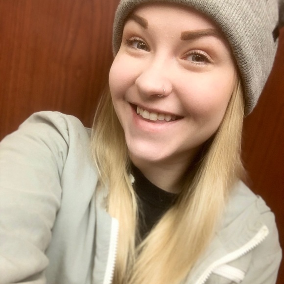 MEET YOUR POSHER - Picture 3 of 4